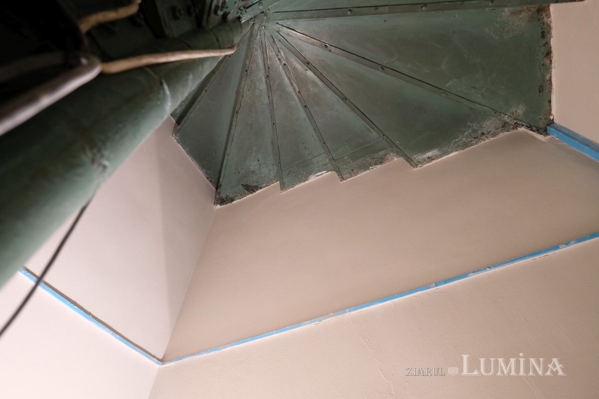 „Când cobori între oameni, urci!” 247413