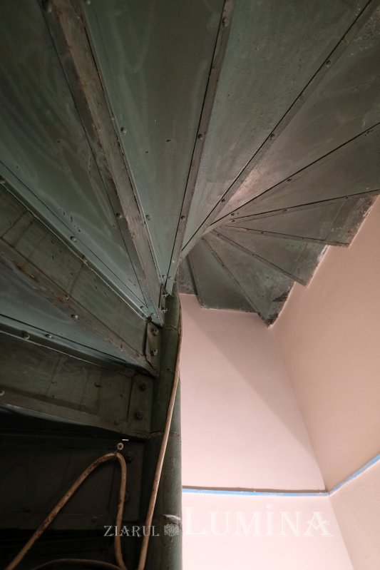 „Când cobori între oameni, urci!” 247414