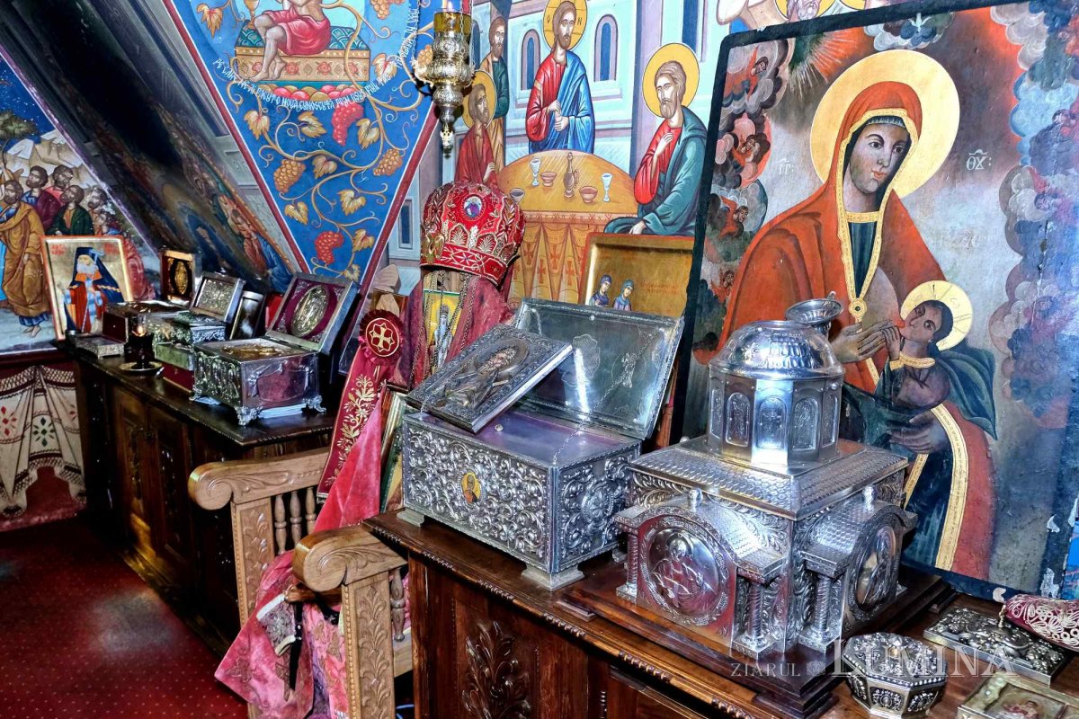 „Când cobori între oameni, urci!” 247427