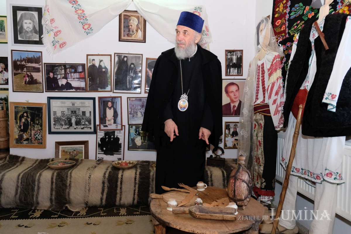 „Când cobori între oameni, urci!” 247429