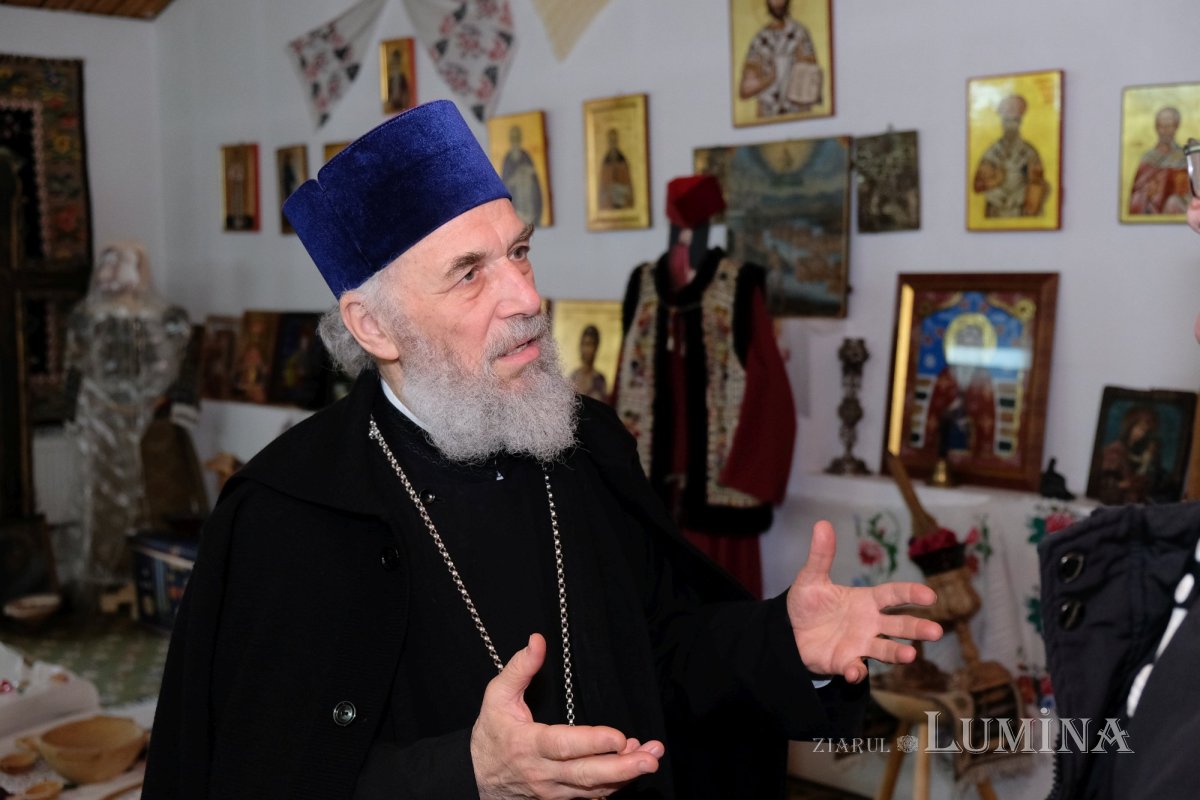 „Când cobori între oameni, urci!” 247430