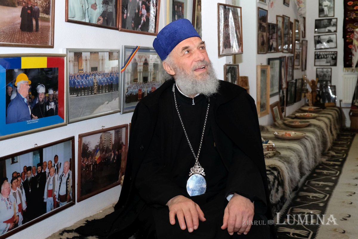 „Când cobori între oameni, urci!” 247431