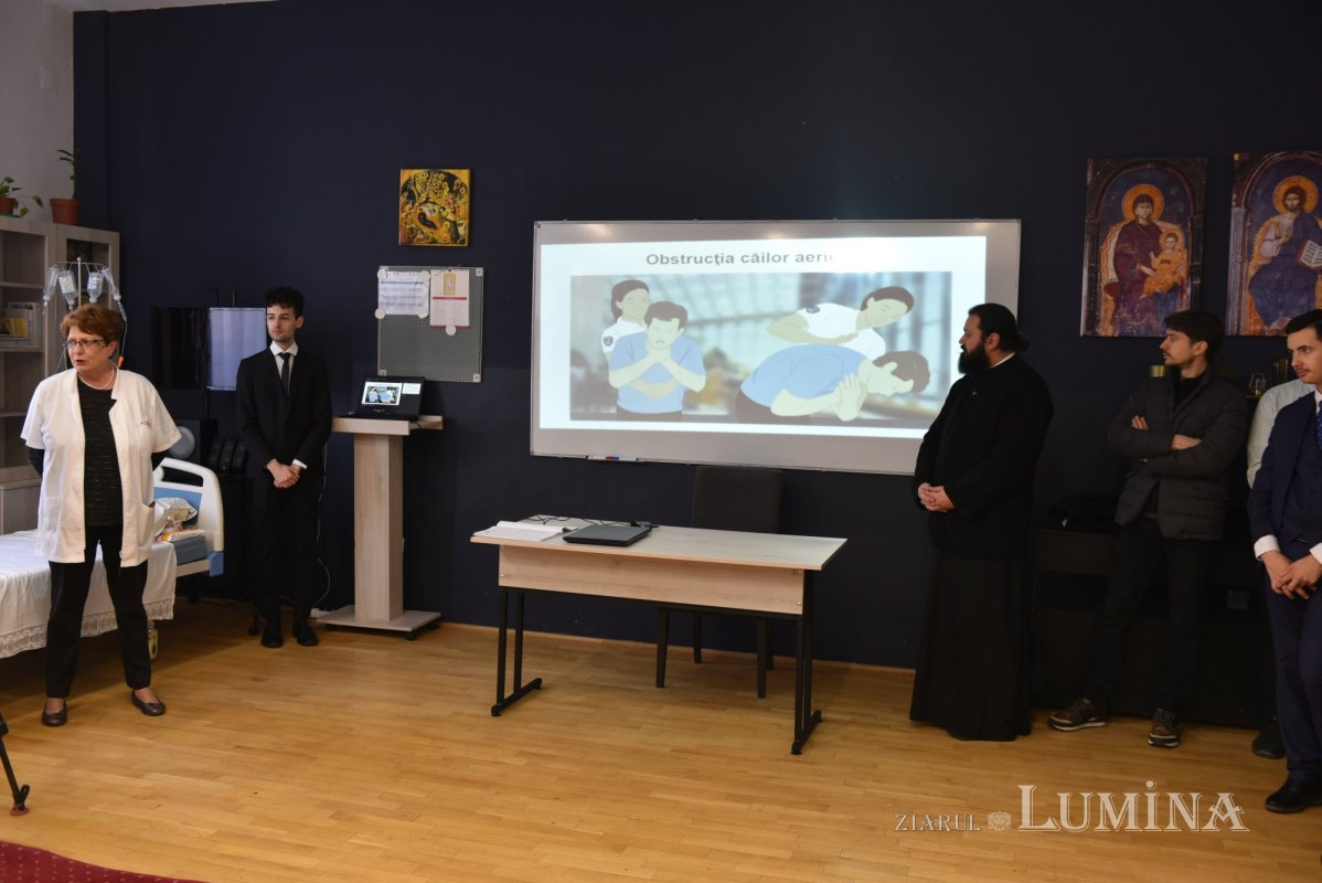 Curs de prim ajutor la Seminarul Teologic din București 247735