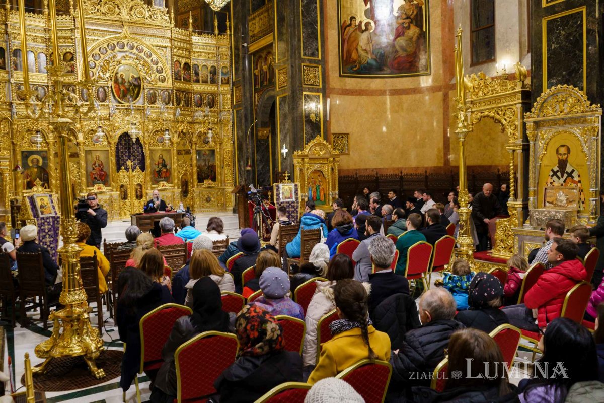 Episcopul Hușilor a conferențiat la Biserica Domnița Bălașa din Capitală 248053