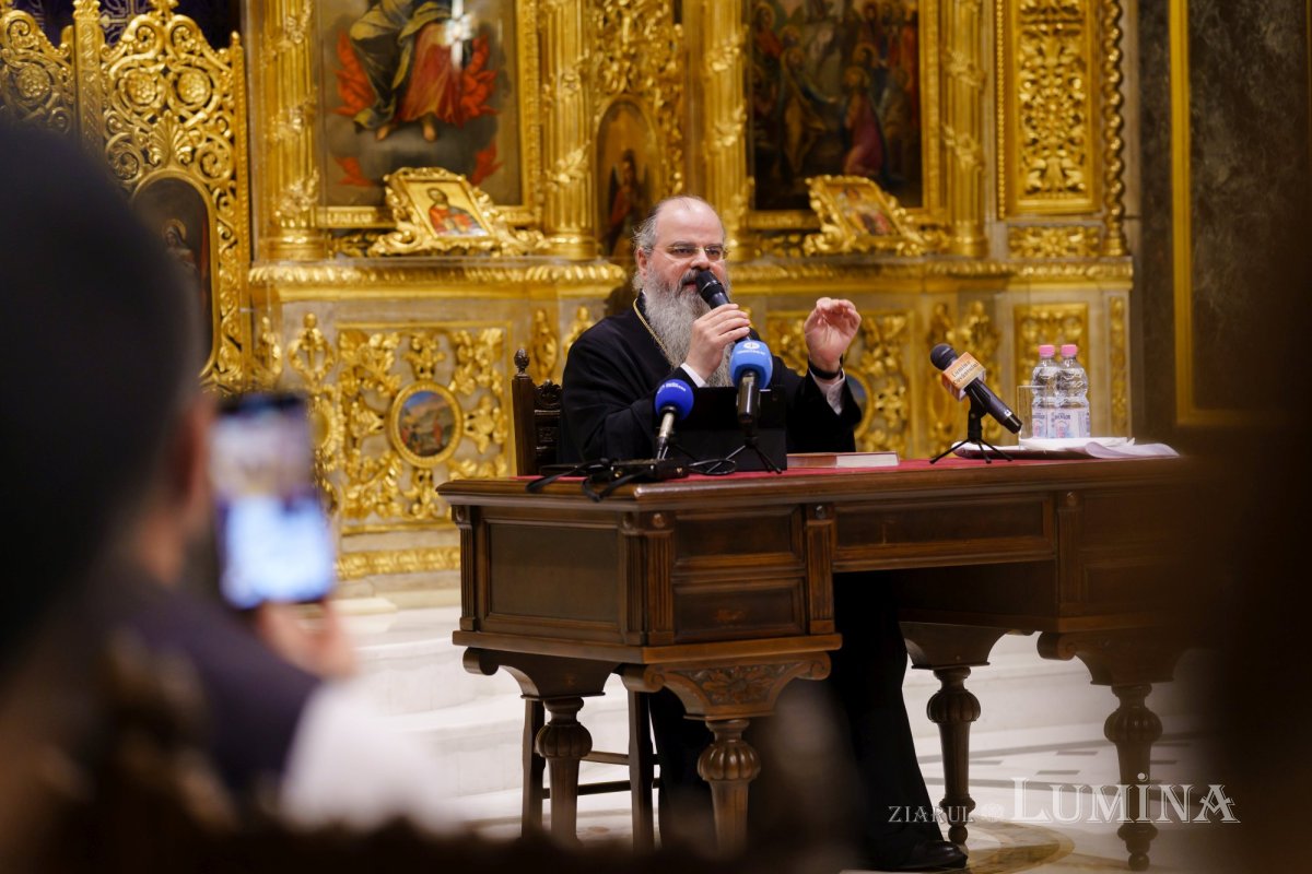 Episcopul Hușilor a conferențiat la Biserica Domnița Bălașa din Capitală 248086