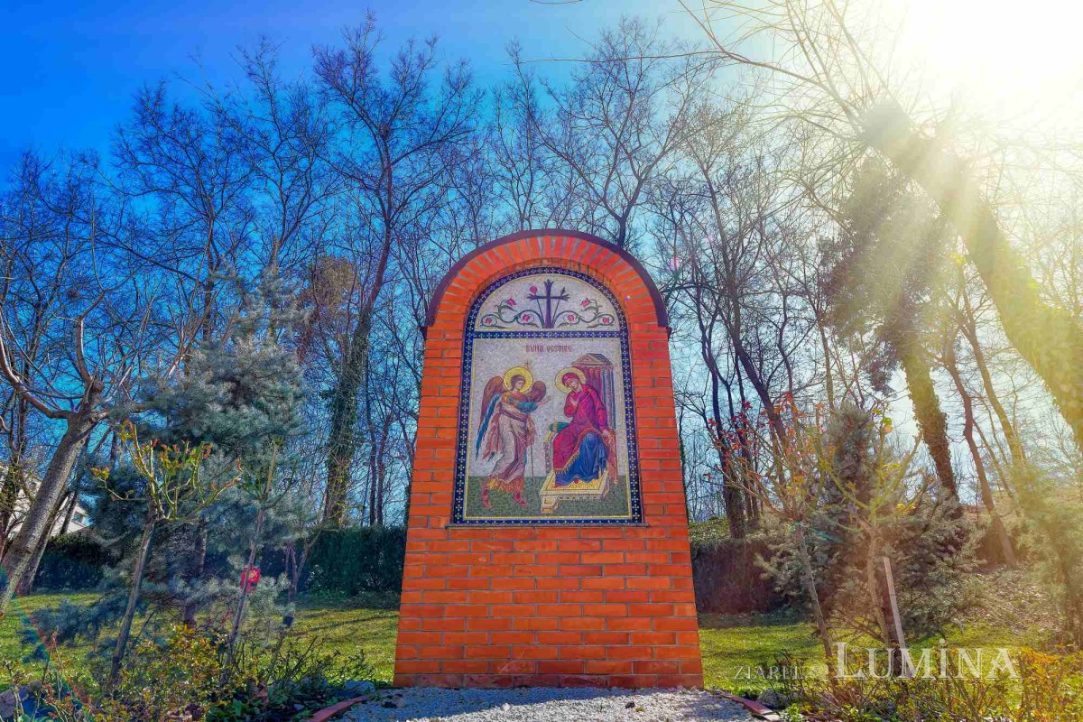 Parcul „Grădina Maicii Domnului” al Reşedinţei Patriarhale la început de primăvară  247987