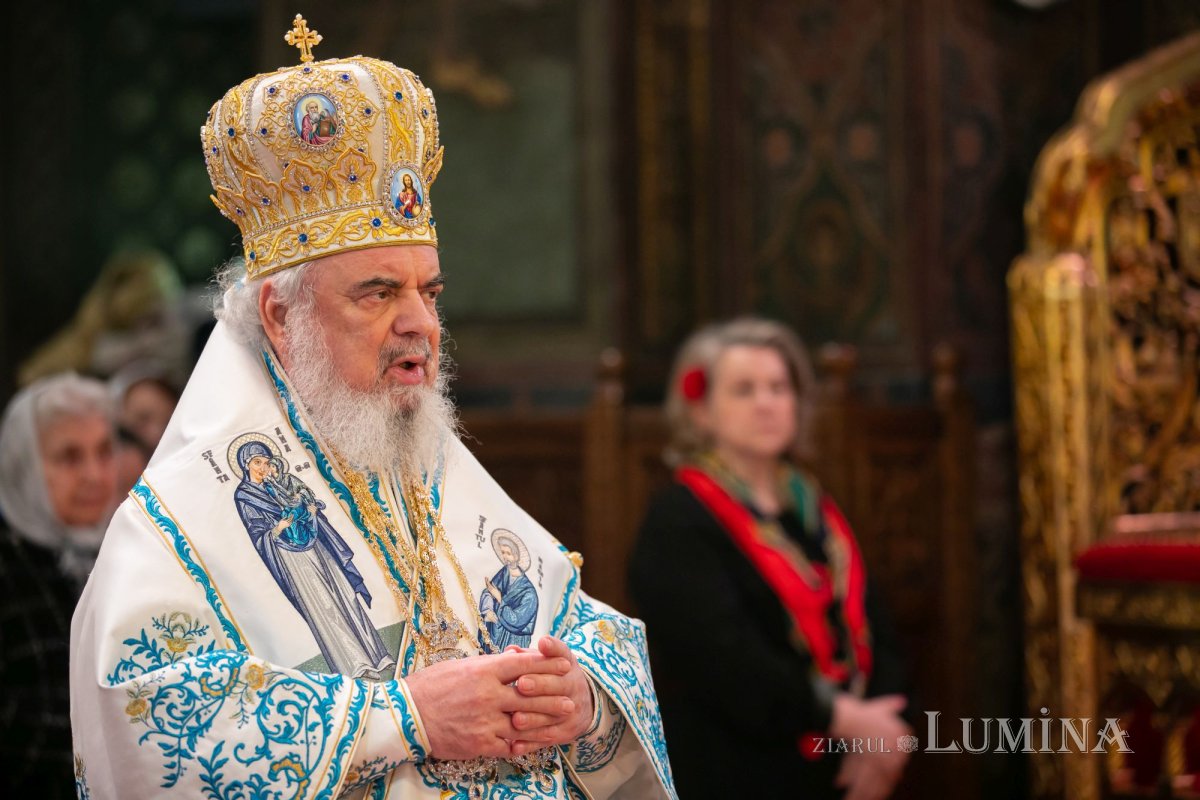 „Întruparea Fiului veșnic al lui Dumnezeu este o lucrare a întregii Sfinte Treimi” 248196