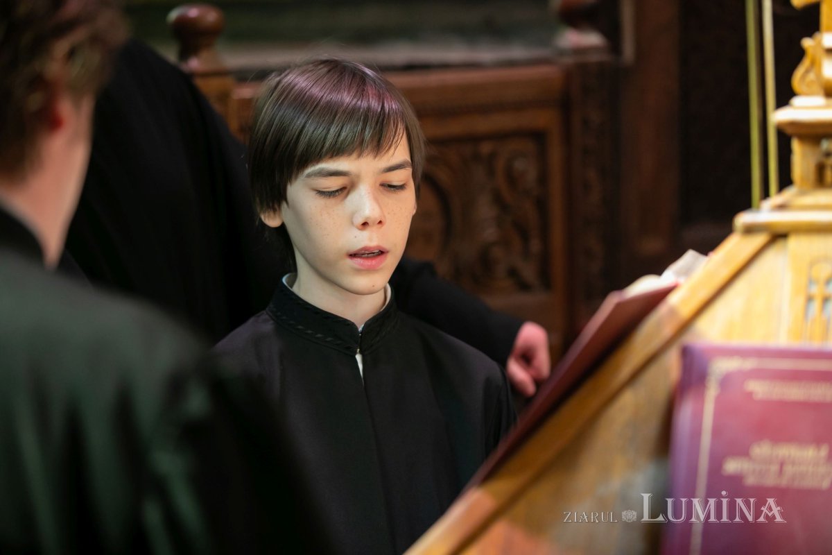 „Întruparea Fiului veșnic al lui Dumnezeu este o lucrare a întregii Sfinte Treimi” 248200