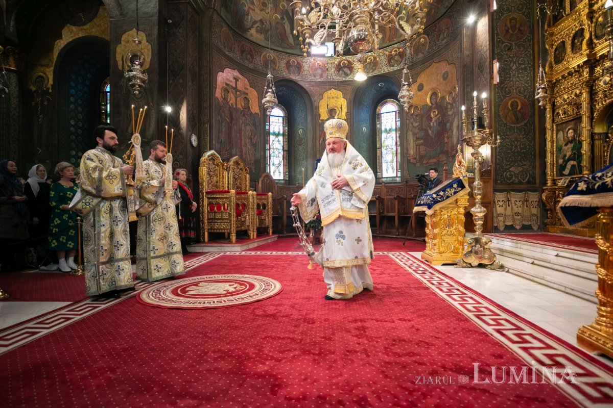 „Întruparea Fiului veșnic al lui Dumnezeu este o lucrare a întregii Sfinte Treimi” 248201