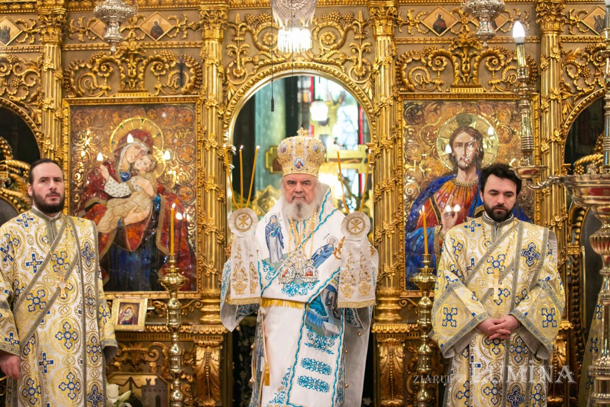 „Întruparea Fiului veșnic al lui Dumnezeu este o lucrare a întregii Sfinte Treimi” 248203