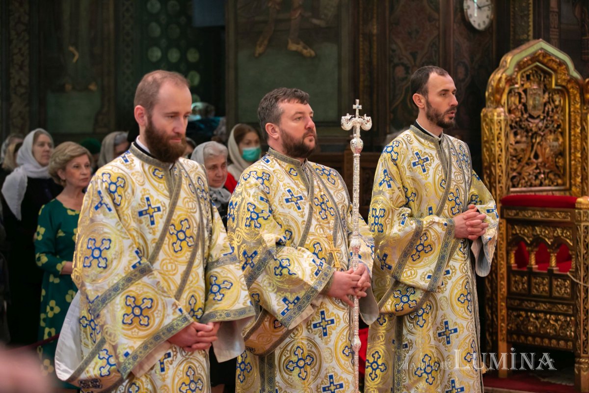 „Întruparea Fiului veșnic al lui Dumnezeu este o lucrare a întregii Sfinte Treimi” 248205