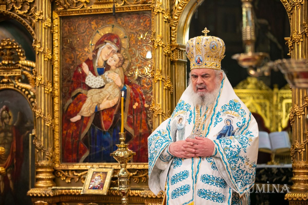 „Întruparea Fiului veșnic al lui Dumnezeu este o lucrare a întregii Sfinte Treimi” 248208