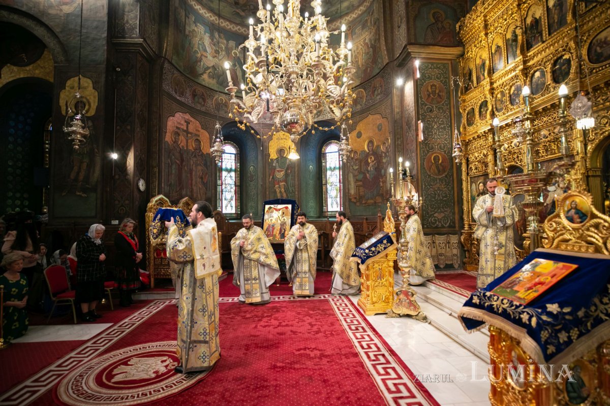 „Întruparea Fiului veșnic al lui Dumnezeu este o lucrare a întregii Sfinte Treimi” 248218