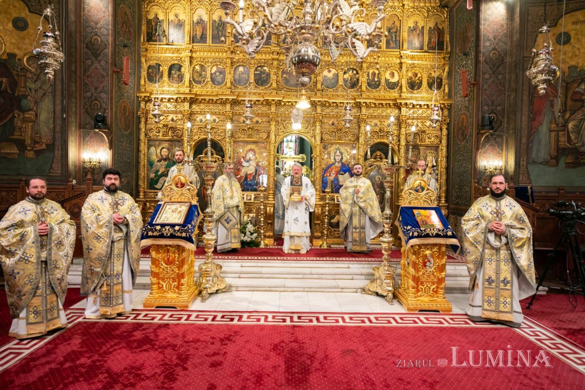 „Întruparea Fiului veșnic al lui Dumnezeu este o lucrare a întregii Sfinte Treimi” 248224