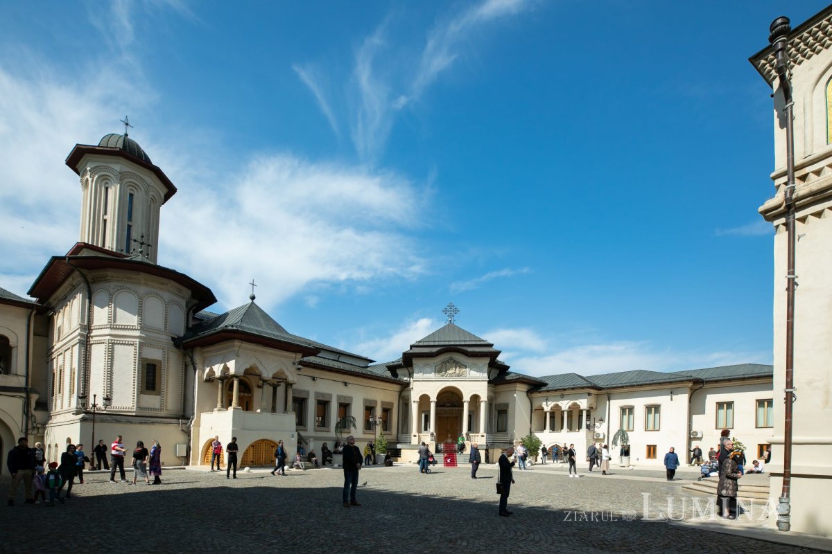 „Întruparea Fiului veșnic al lui Dumnezeu este o lucrare a întregii Sfinte Treimi” 248229