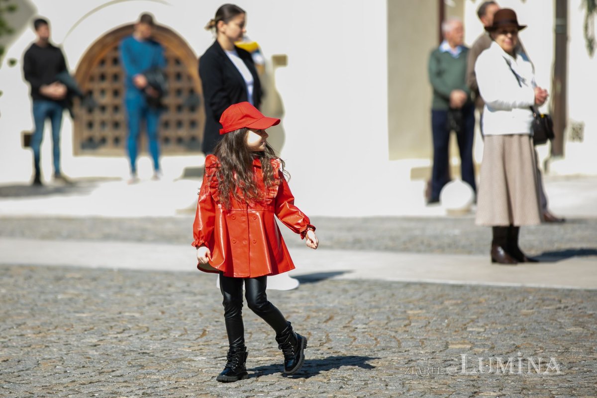 „Întruparea Fiului veșnic al lui Dumnezeu este o lucrare a întregii Sfinte Treimi” 248232