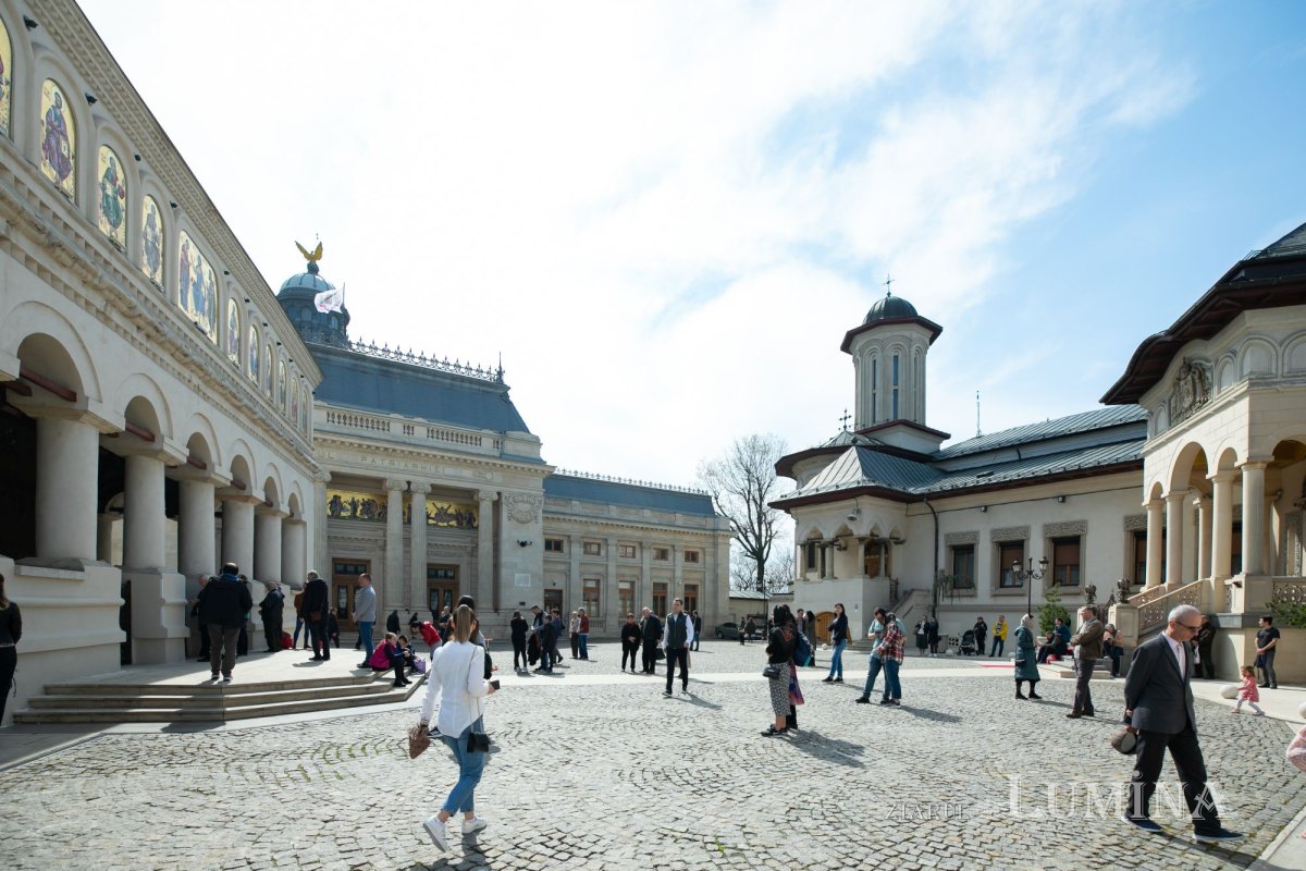 „Întruparea Fiului veșnic al lui Dumnezeu este o lucrare a întregii Sfinte Treimi” 248233