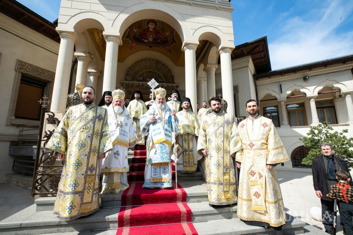 „Întruparea Fiului veșnic al lui Dumnezeu este o lucrare a întregii Sfinte Treimi” 248239