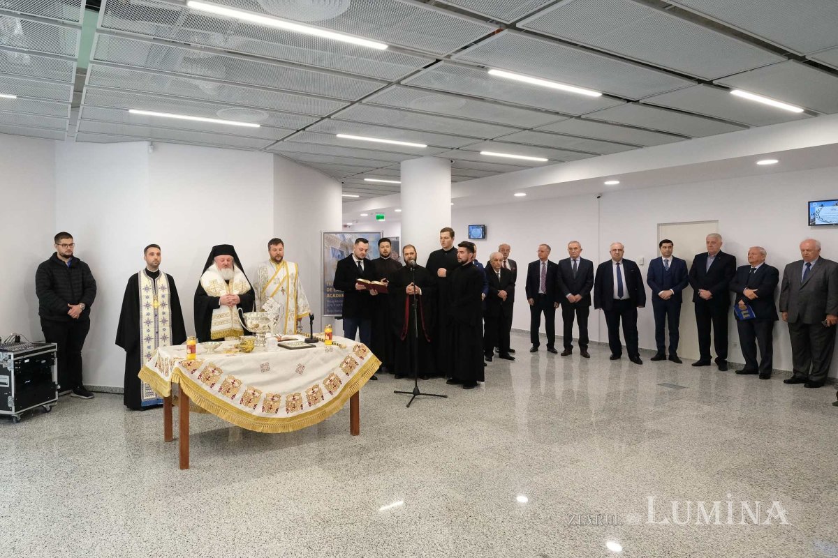 O nouă clădire redată frumuseții dintâi în Piața Romană  249146