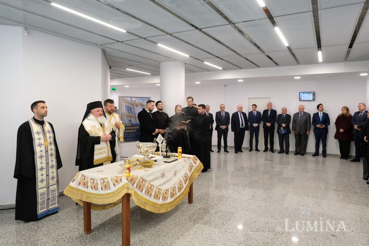 O nouă clădire redată frumuseții dintâi în Piața Romană  249148