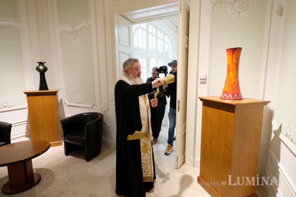 O nouă clădire redată frumuseții dintâi în Piața Romană  249155