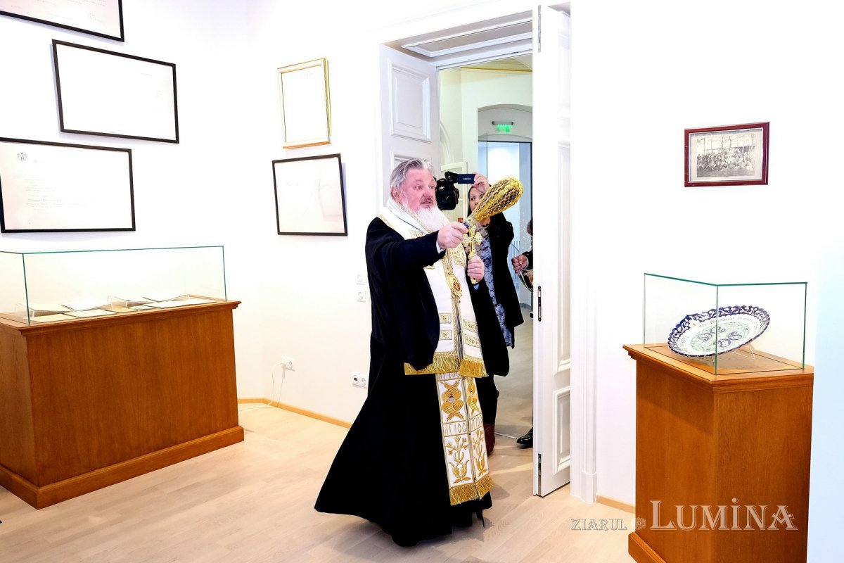 O nouă clădire redată frumuseții dintâi în Piața Romană  249157