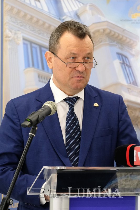 O nouă clădire redată frumuseții dintâi în Piața Romană  249162