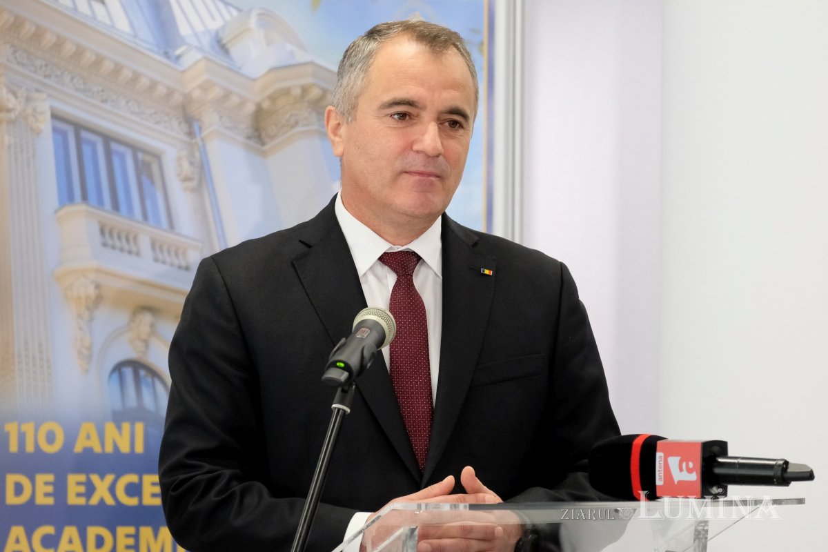 O nouă clădire redată frumuseții dintâi în Piața Romană  249163