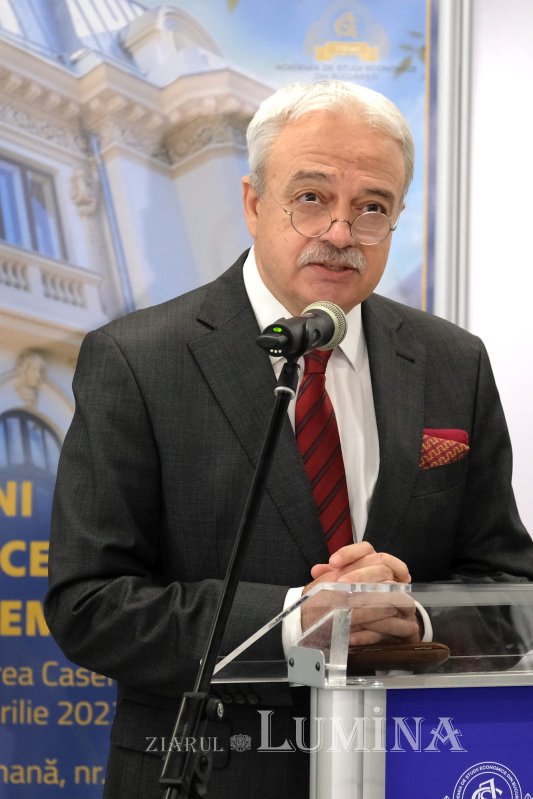 O nouă clădire redată frumuseții dintâi în Piața Romană  249164