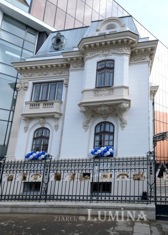 O nouă clădire redată frumuseții dintâi în Piața Romană  249167