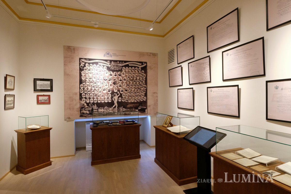 O nouă clădire redată frumuseții dintâi în Piața Romană  249174