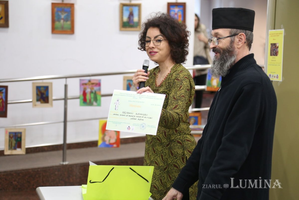 Premierea elevilor câștigători la concursul „Bucuria Învierii” 249378