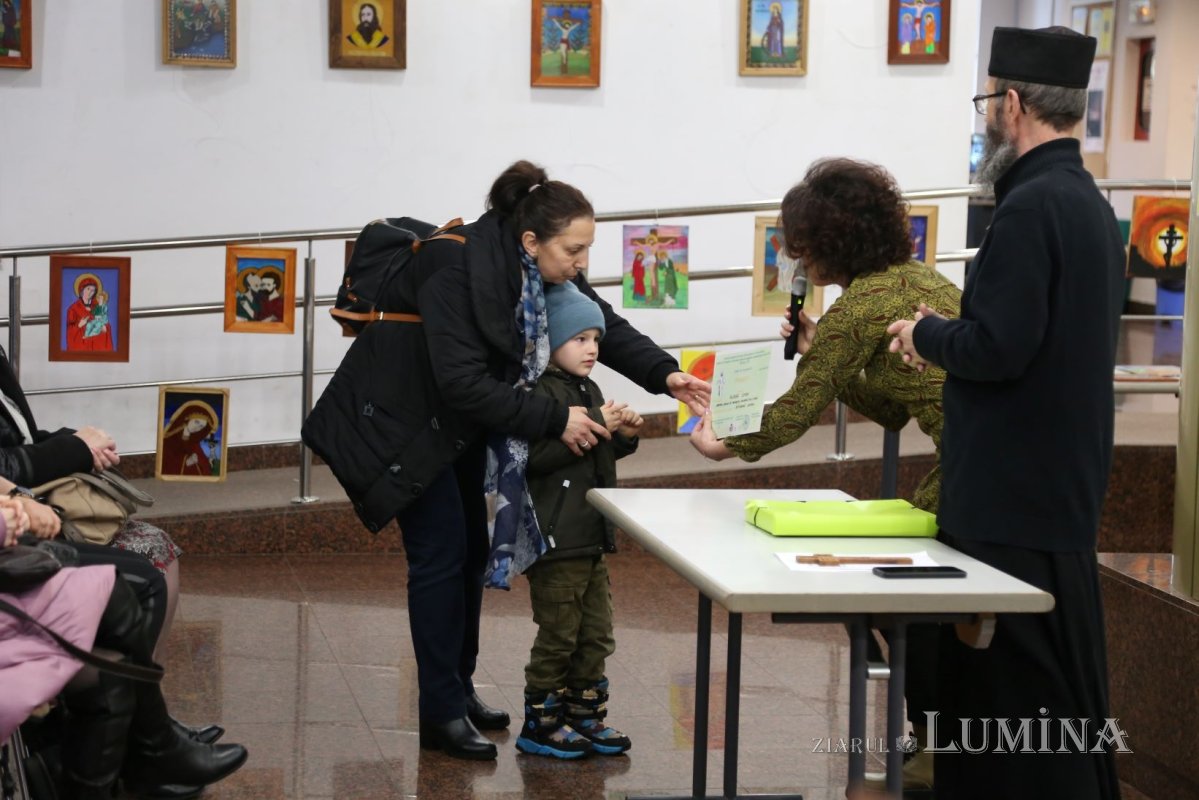 Premierea elevilor câștigători la concursul „Bucuria Învierii” 249379