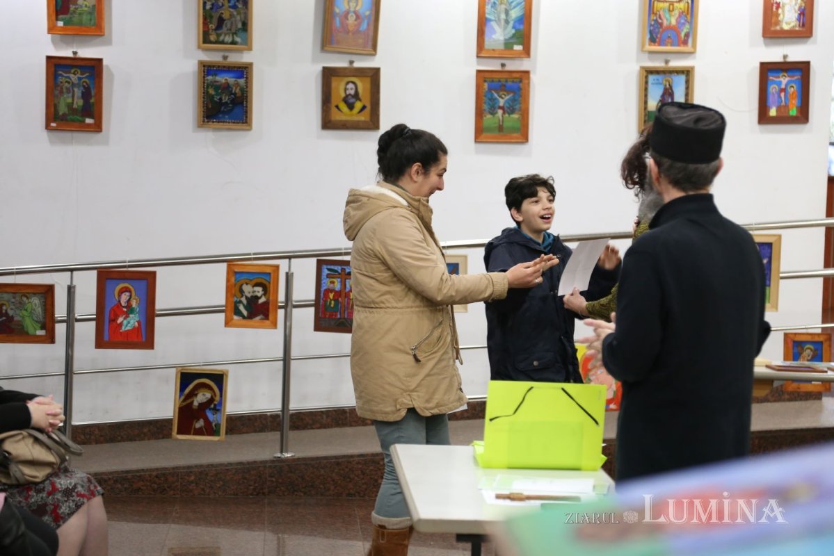 Premierea elevilor câștigători la concursul „Bucuria Învierii” 249380