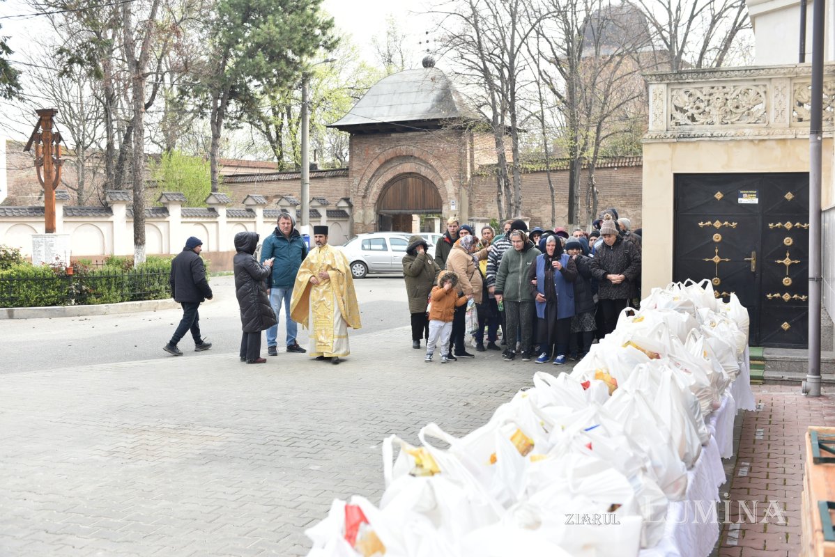 Daruri pentru credincioșii romi de la Parohia Mărcuța din București 249537