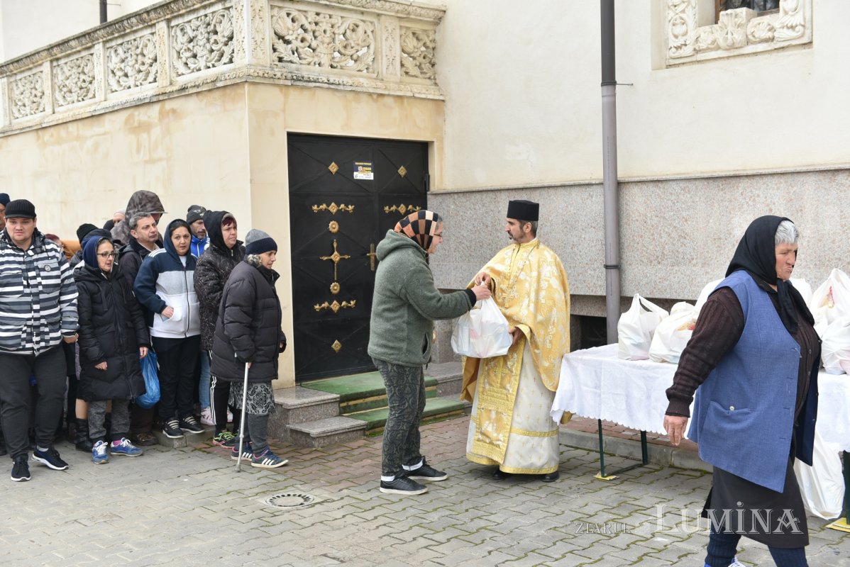 Daruri pentru credincioșii romi de la Parohia Mărcuța din București 249539