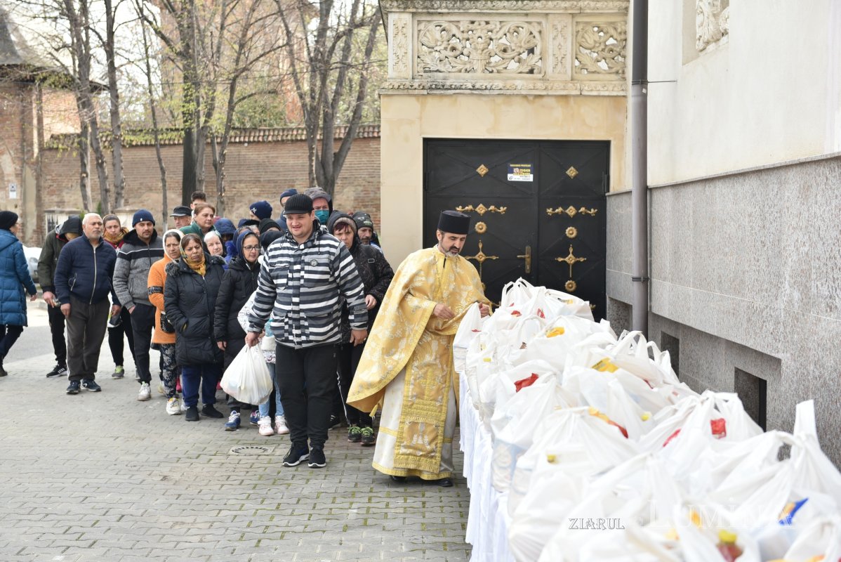 Daruri pentru credincioșii romi de la Parohia Mărcuța din București 249540