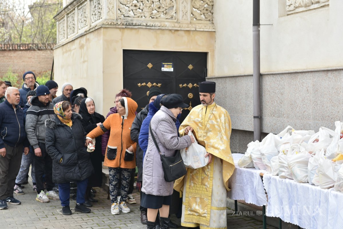 Daruri pentru credincioșii romi de la Parohia Mărcuța din București 249543