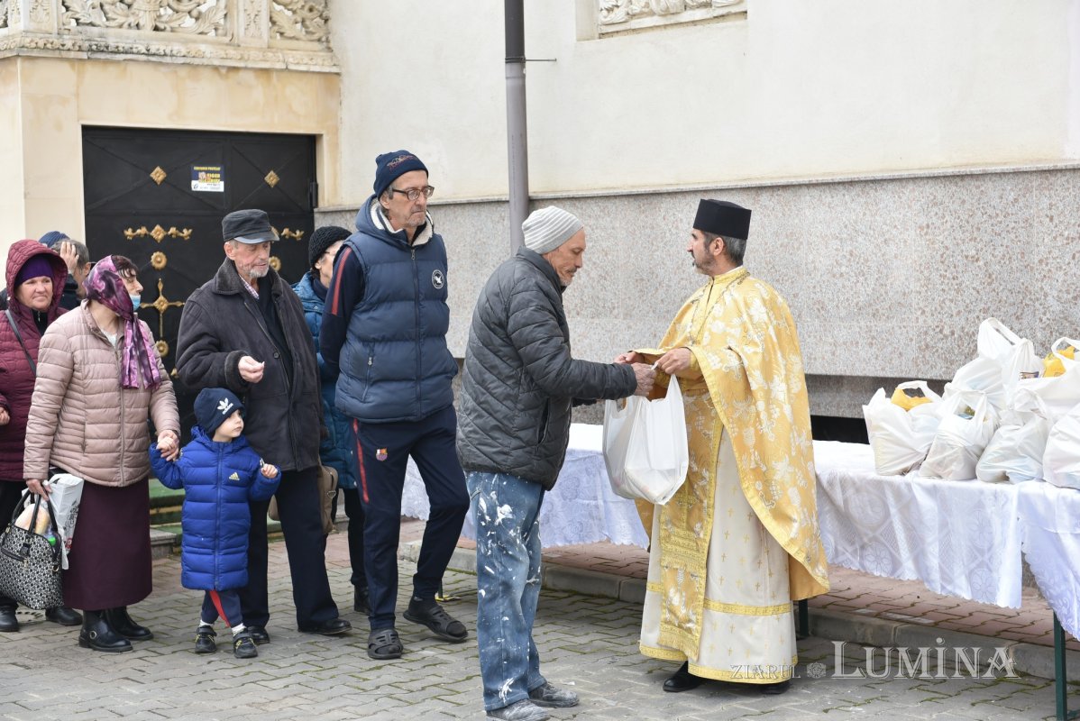 Daruri pentru credincioșii romi de la Parohia Mărcuța din București 249545