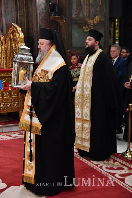 Ceremonia primirii Sfintei Lumini în Catedrala Patriarhală 250560