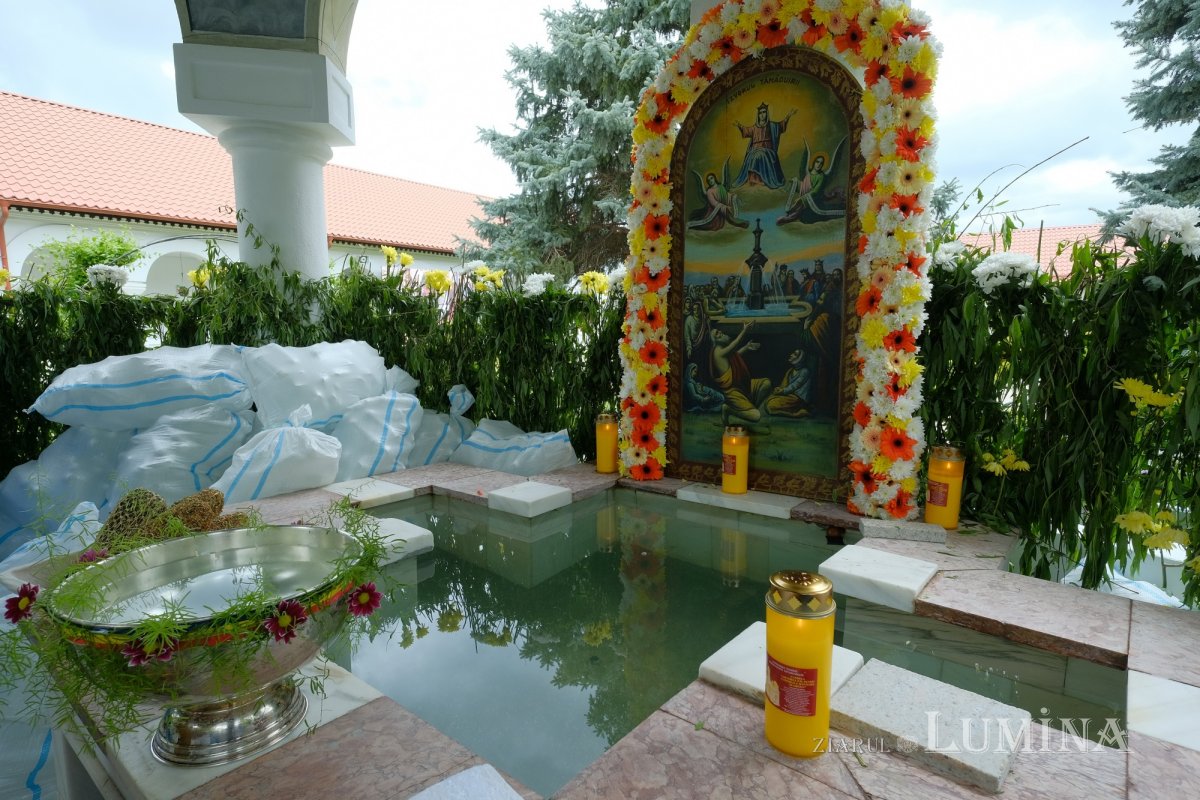 Izvorul Tămăduirii la ape binefăcătoare din țara noastră 251713