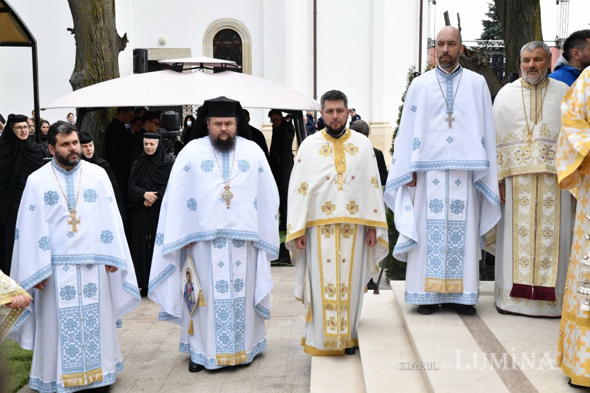 Pelerinaj la izvorul tămăduitor al Mănăstirii Ghighiu 251774