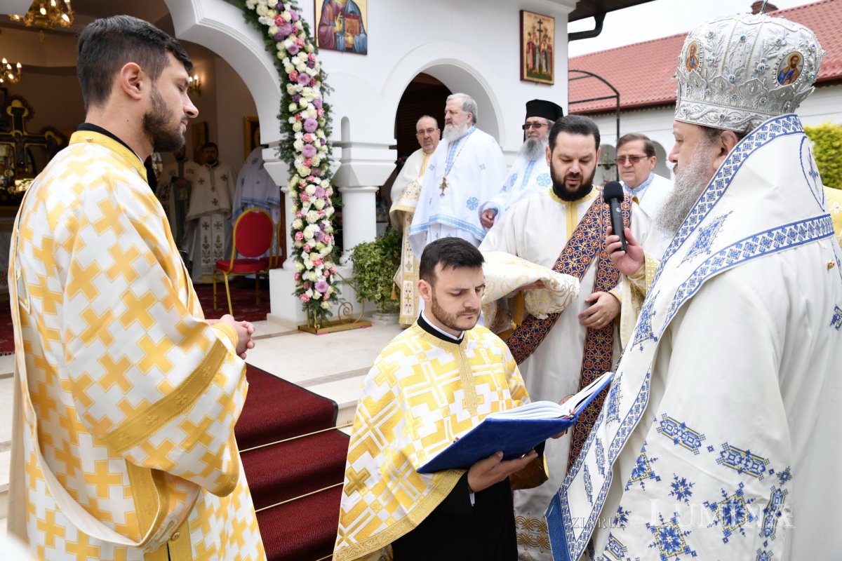 Pelerinaj la izvorul tămăduitor al Mănăstirii Ghighiu 251775