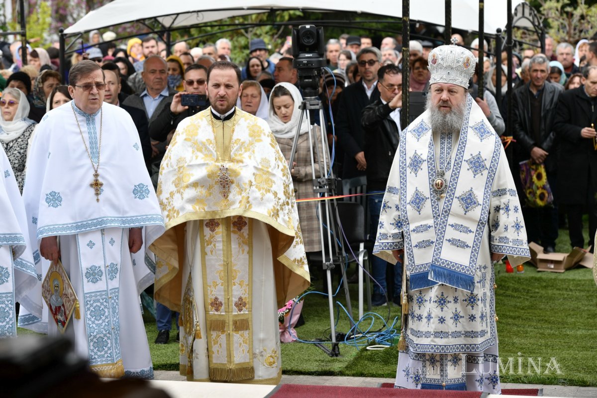 Pelerinaj la izvorul tămăduitor al Mănăstirii Ghighiu 251779