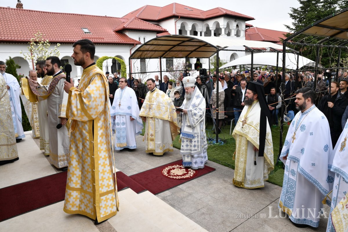 Pelerinaj la izvorul tămăduitor al Mănăstirii Ghighiu 251783