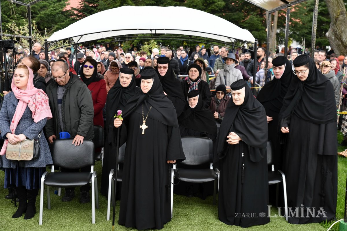 Pelerinaj la izvorul tămăduitor al Mănăstirii Ghighiu 251786