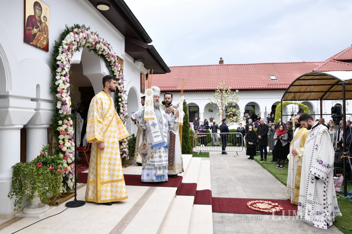 Pelerinaj la izvorul tămăduitor al Mănăstirii Ghighiu 251789
