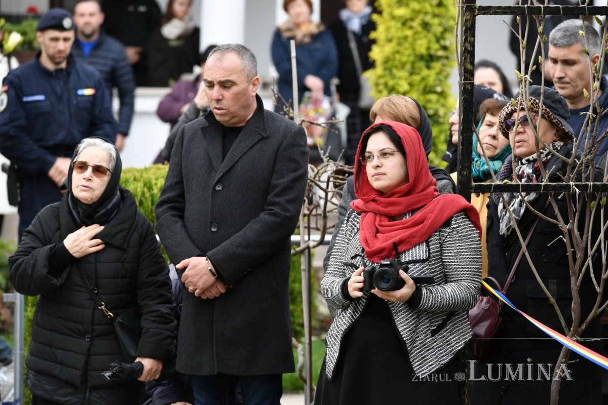 Pelerinaj la izvorul tămăduitor al Mănăstirii Ghighiu 251790