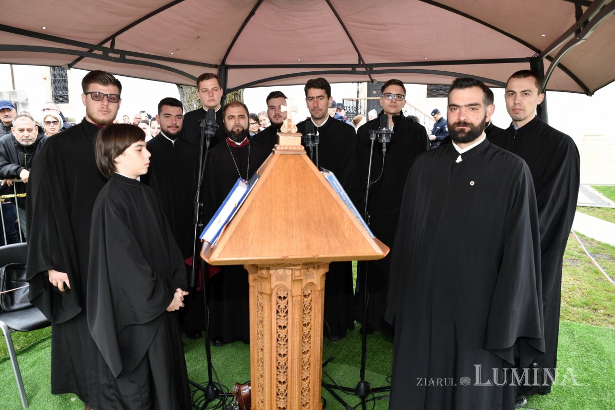 Pelerinaj la izvorul tămăduitor al Mănăstirii Ghighiu 251792