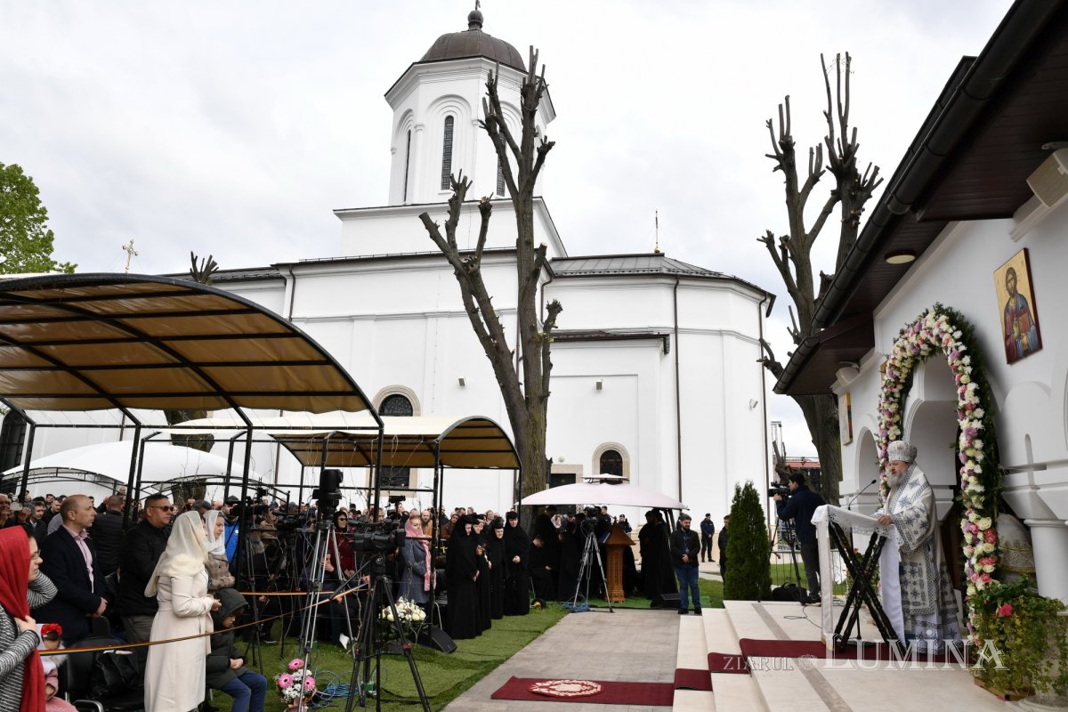 Pelerinaj la izvorul tămăduitor al Mănăstirii Ghighiu 251797